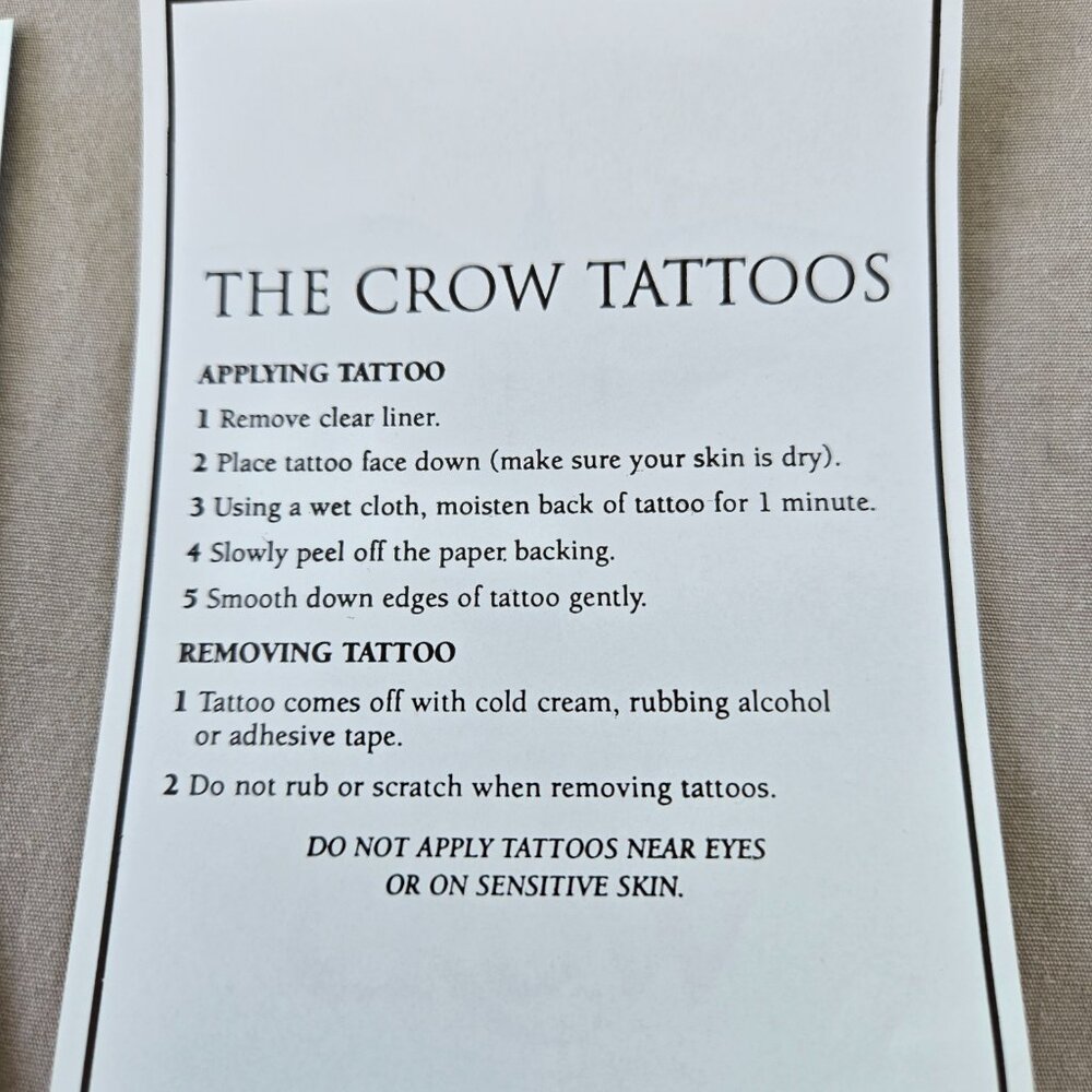 The Crow collector trading card and temporary tattoo - Picture 6 of 6